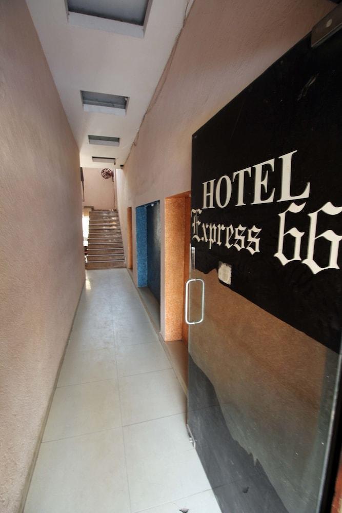 โรงแรมเอ็กซ์เพรส 66 นิวเดลี ภายนอก รูปภาพ